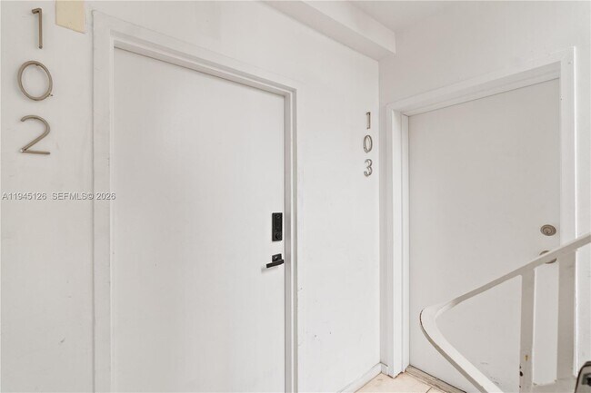 Building Photo - 810 7th St