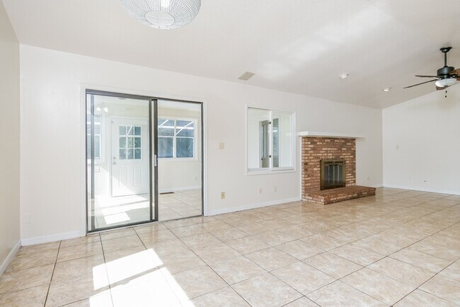 Building Photo - 6531 La Jolla St