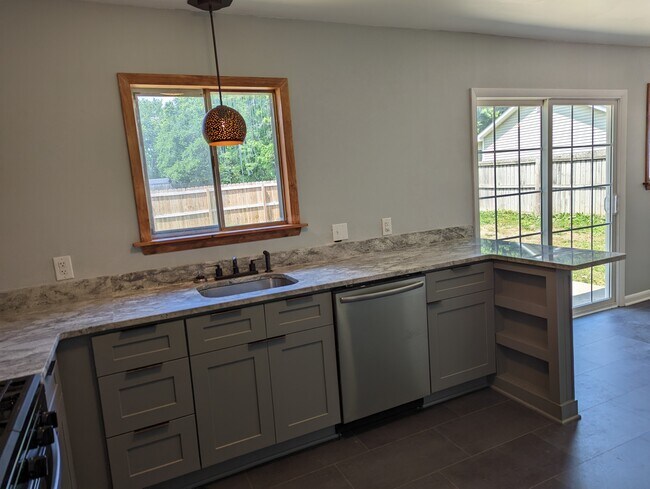 Stainless dishwasher and tons of kitchen storage. - 2008 E Huntsville Rd