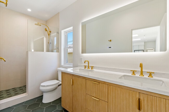 Building Photo - 325 Cerro Romauldo Ave