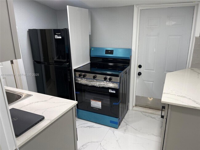 Building Photo - 1221 NE 210th Terrace