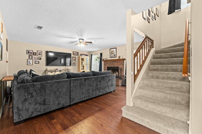 Building Photo - Texas sized home near the golf course