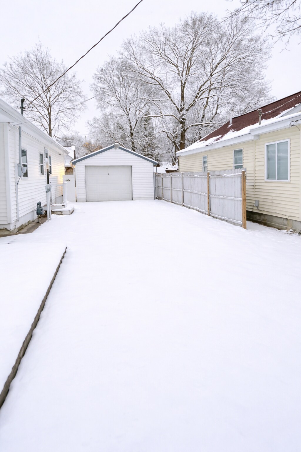 Building Photo - 325 Richfield St