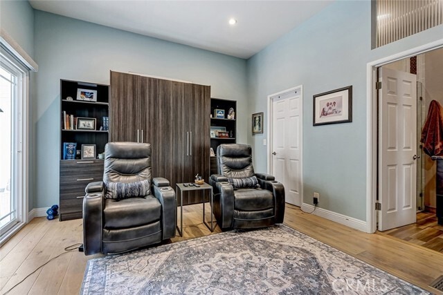 Building Photo - 718 S Broadway