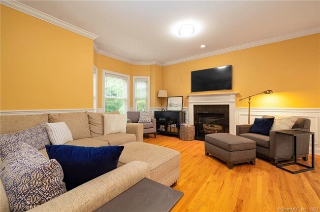 Building Photo - 160 Glenbrook Rd