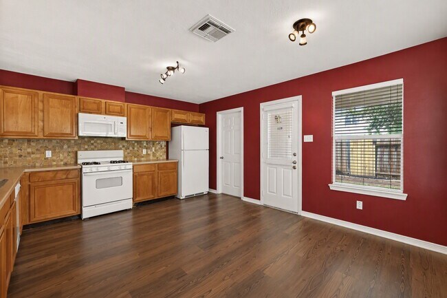Building Photo - 25202 Clover Ranch Dr