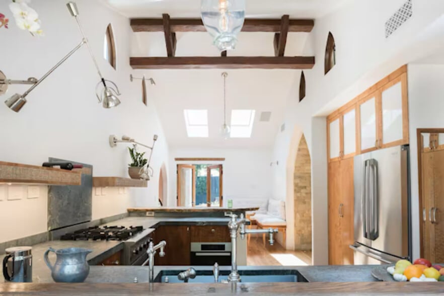 Building Photo - 8978 Wonderland Ave