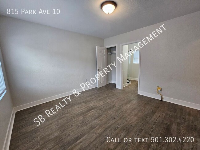 Building Photo - 815 Park Ave
