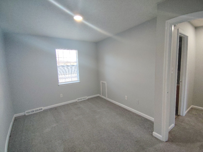 Building Photo - 22 Fonda Dr