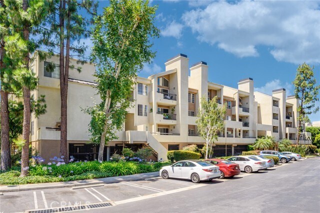 Building Photo - 5565 Canoga Ave