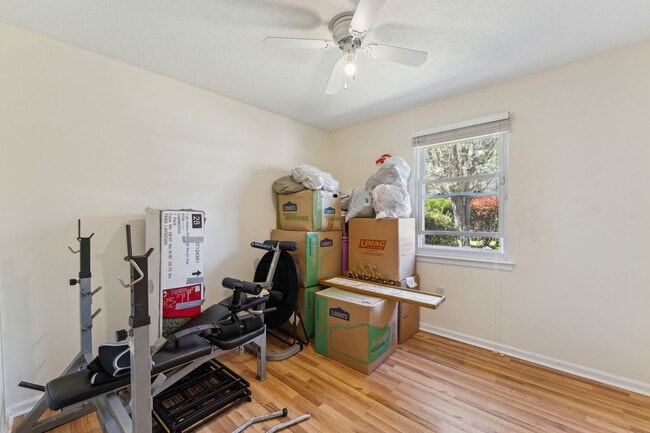 Building Photo - AVAILABLE NOW! (Pet Friendly)