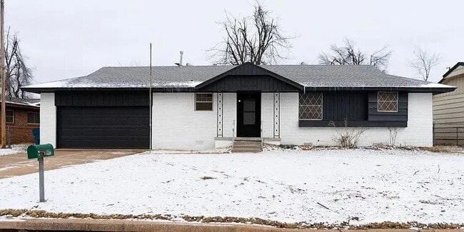 Building Photo - Charming 3-Bedroom Home with a Massive, Fenced Backyard!