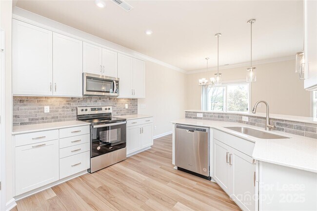 Building Photo - 23018 Clarabelle Dr