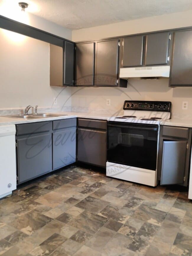 Building Photo - 2437 Woodale Ln