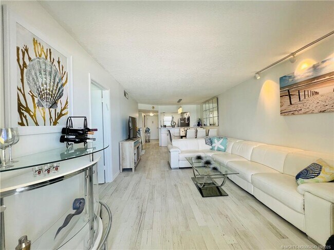 Building Photo - 9400 S Ocean Dr