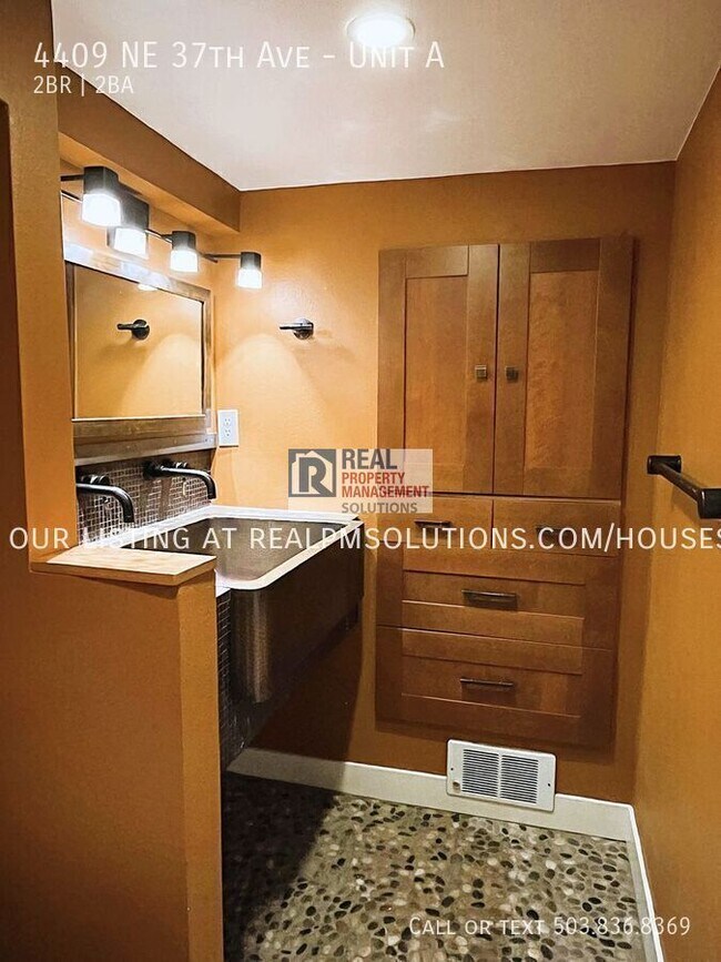 Building Photo - 4409 NE 37th Ave