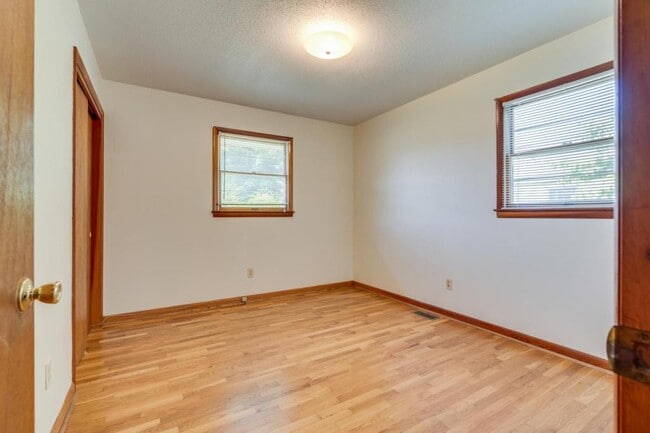 Building Photo - 607 Race St