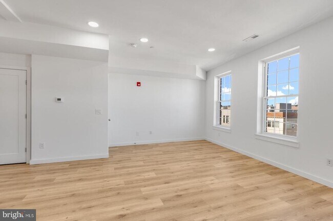 Building Photo - 2045 Trenton Ave