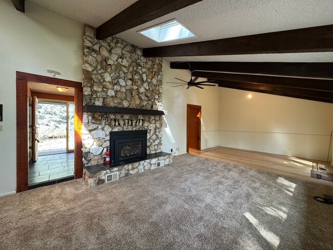 Building Photo - 4-bed 3-bath home in Nevada City!