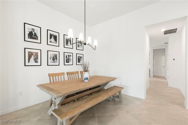 Building Photo - 12050 Santaluz Dr