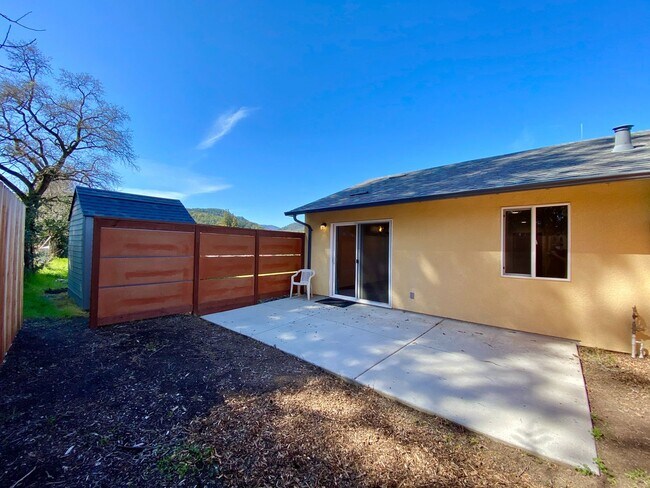 Building Photo - COMING SOON! 3 Bedrooms, 2 Bathrooms with ...