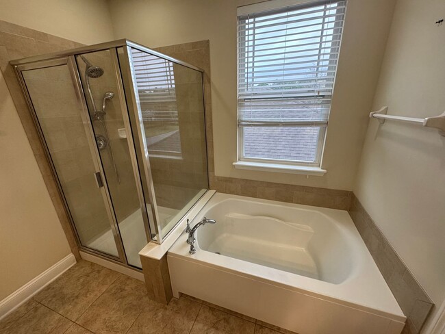 Building Photo - Move in Ready! Four Bed Three Bath Two Story Home. Amenities. Garage. Washer/Dryer. Top Rated Sch...