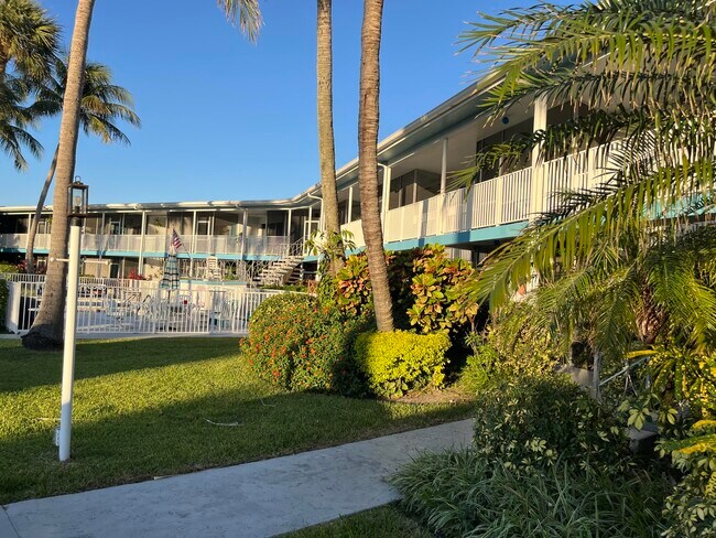 Building Photo - 2748 NE 28th Ave