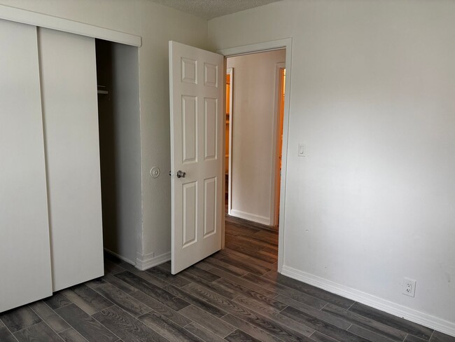 Building Photo - 4 Bedroom 2 Bath