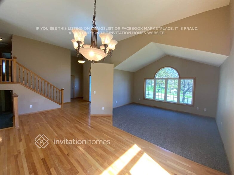 Building Photo - 336 Brady St