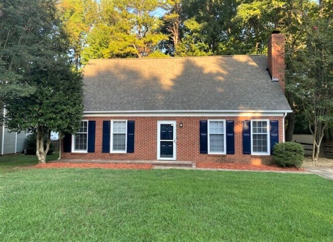 Primary Photo - 3 bed, 2 bath 1 1/2 story - East Charlotte...
