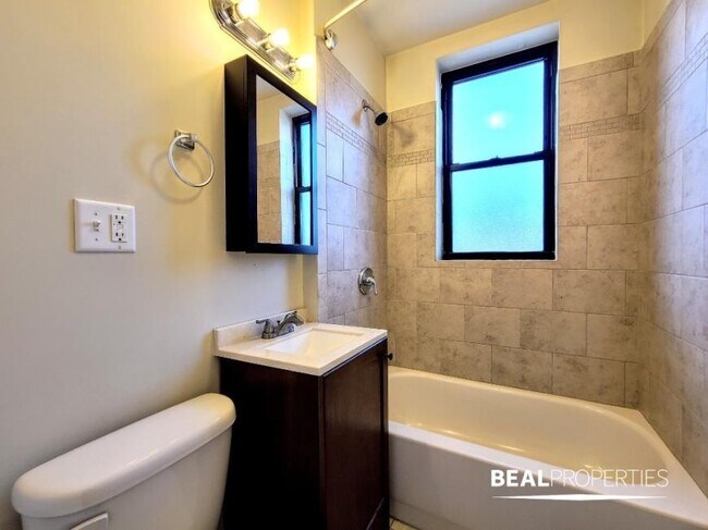 Building Photo - 0 bedroom in CHICAGO IL 60614