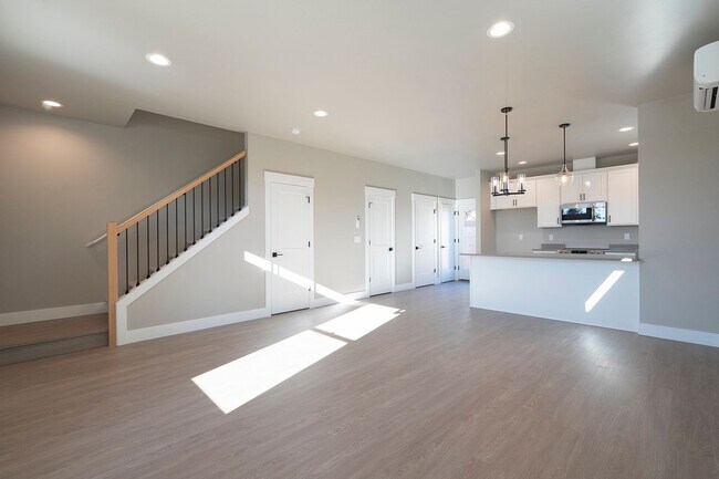 Building Photo - 2 Weeks Free Rent W/ Approved Application ...