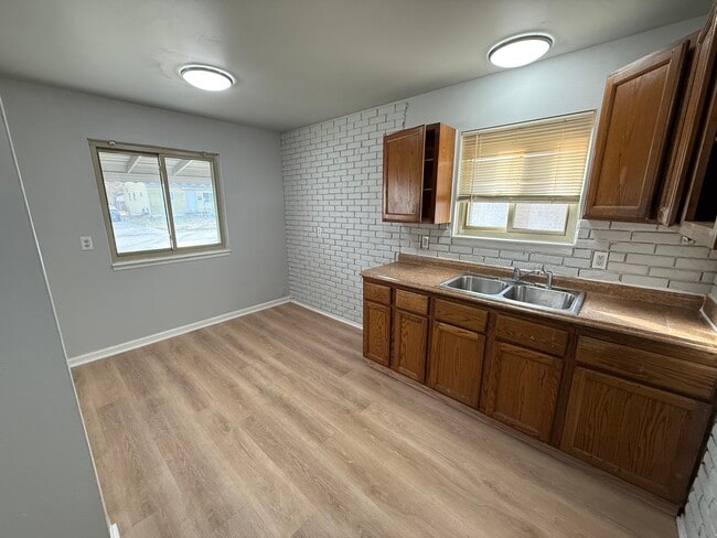 Building Photo - 14219 Hobart Ave