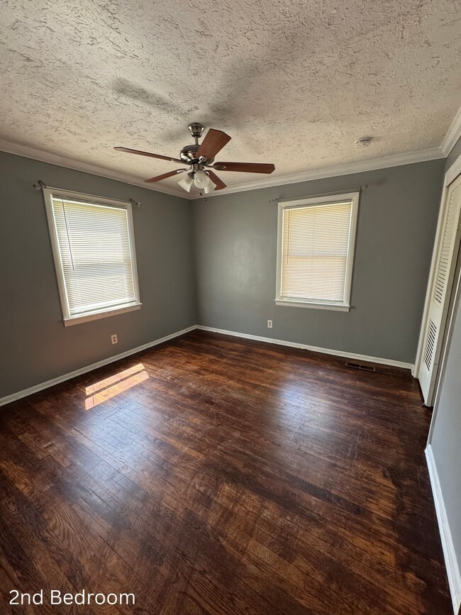 Building Photo - 4011 Longwood Dr