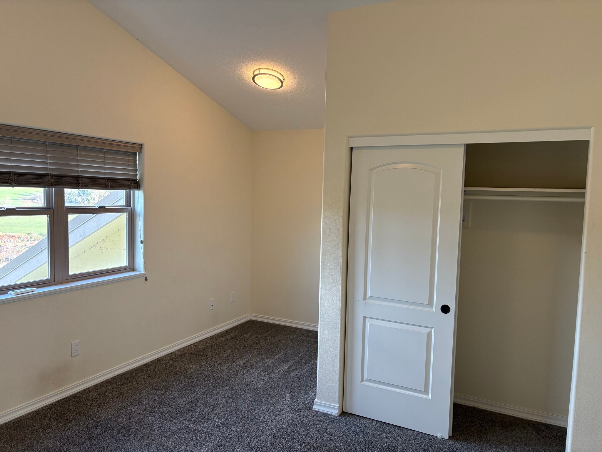 Building Photo - 40197 SW Nelson Dr