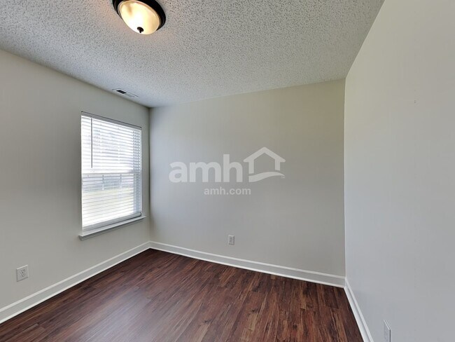 Building Photo - 710 Woodington Ln