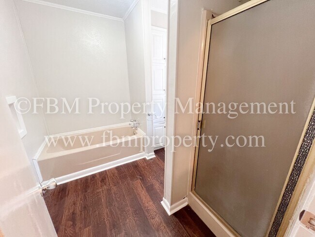 Building Photo - 1204 Williamsburg Dr