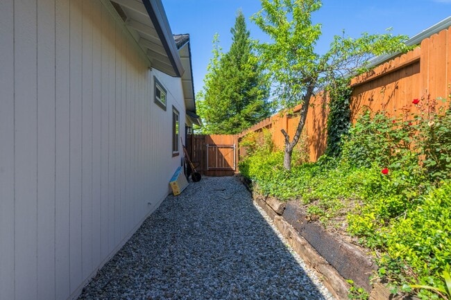 Building Photo - 3/2 Fully Updated with Fenced Yard/Dog Friendly/ Close to Everything central Redding