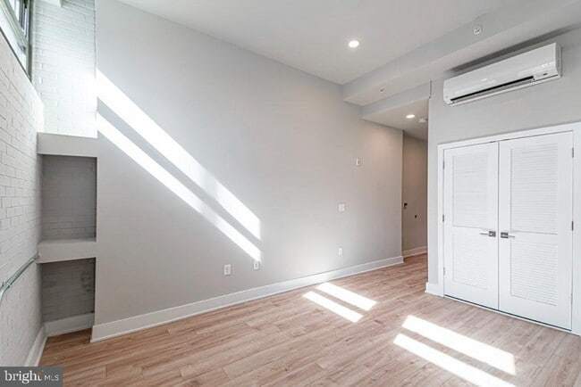 Building Photo - 1300 S 19th St