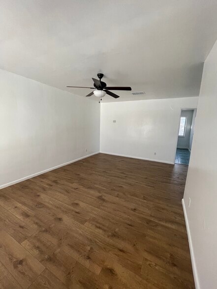 Living Room - 933 Fremont Ave S