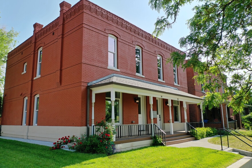 Building Photo - 206 W 5th Ave