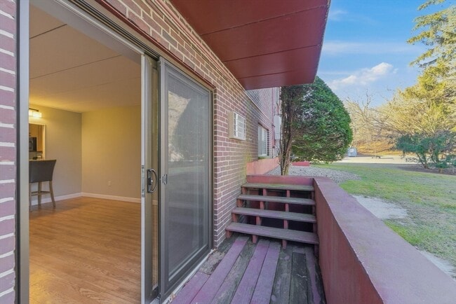 Building Photo - 1011 Main St