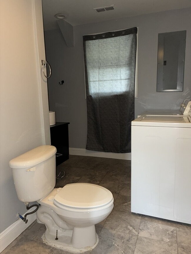 Building Photo - "Spacious 5-Bedroom Haven with 3 Baths and 3100 Sq Ft of Comfort in Easley!"