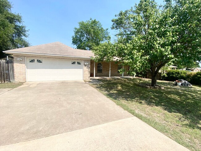 Building Photo - 3 bedroom home with a large backyard in Harker Heights!