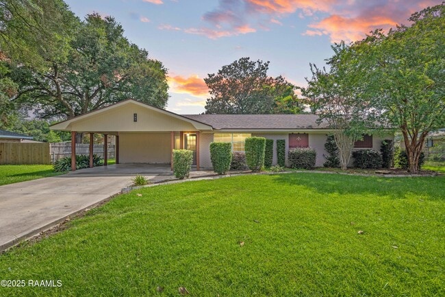 Building Photo - 307 Marilyn Dr