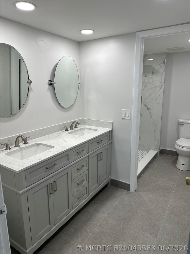 Building Photo - 6549 Somerset Dr