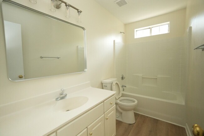 Building Photo - Newly renovated home in South Charlotte!