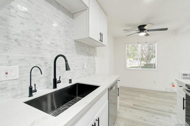 Building Photo - 9175 Campina Dr