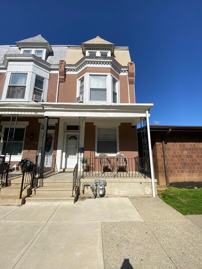 Building Photo - 1346 N 11th St