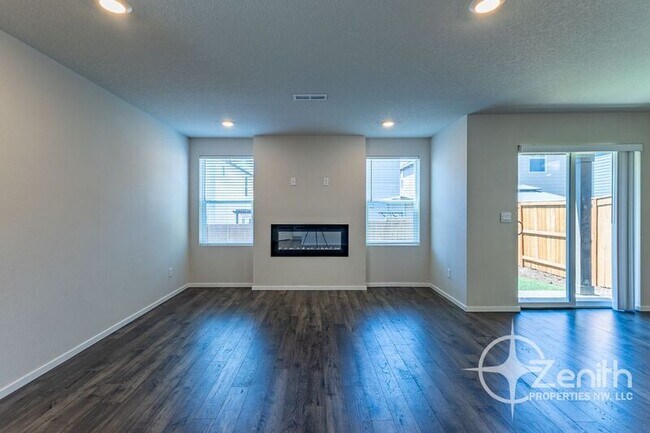 Building Photo - 215 N Layla Pl